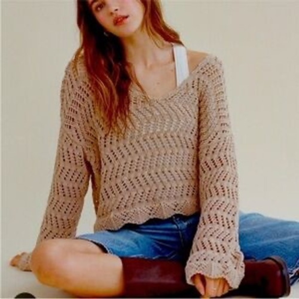 American Eagle Cream Crochet Open Knit V-Neck Sweater‎ Flare Sleeve Scalloped M